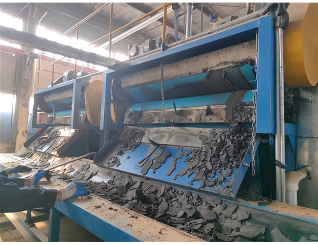 秦皇島某污水處理廠訂購的2臺高壓帶式污泥脫水機，投入使用啦！